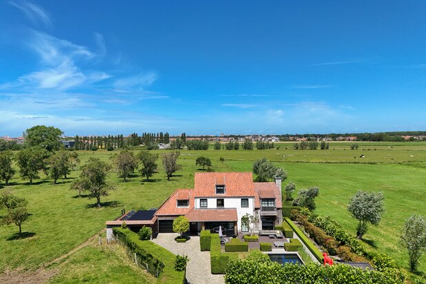 Exclusieve villa met zwembad en panoramisch polderzicht