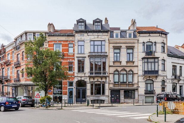Châtelain: Stunning mixed-use mansion, 694 m²