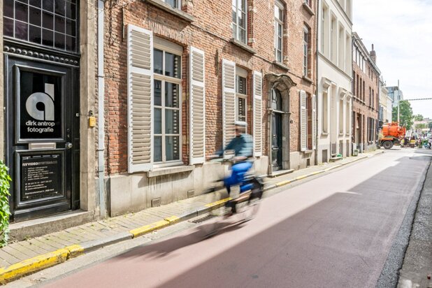 Stijlvolle herenwoning in het centrum, waar tijdloze elegantie en stadsleven elkaar ontmoeten