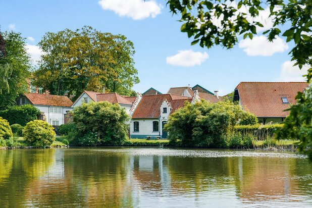 Villa in the heart of a private park