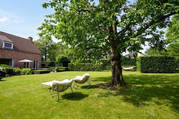 Charmante, alleenstaande  bijoux op 1.245 m²