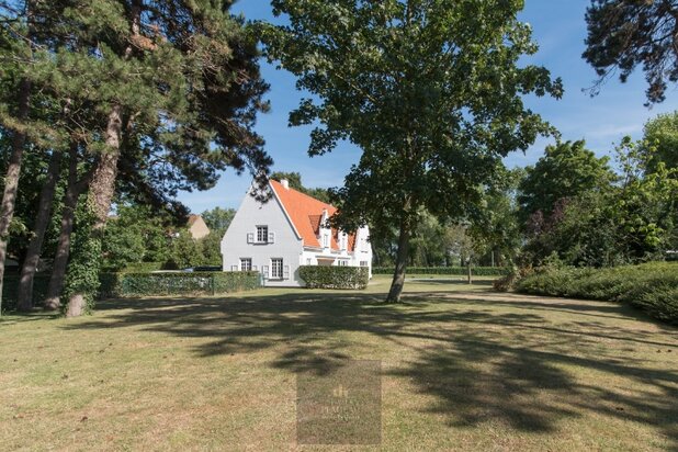 Villa exceptionnelle de 3299m² située dans un endroit privilégié à Nieuport-bains.