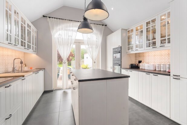 Te koop: karaktervolle woning met grote tuin in Westende
