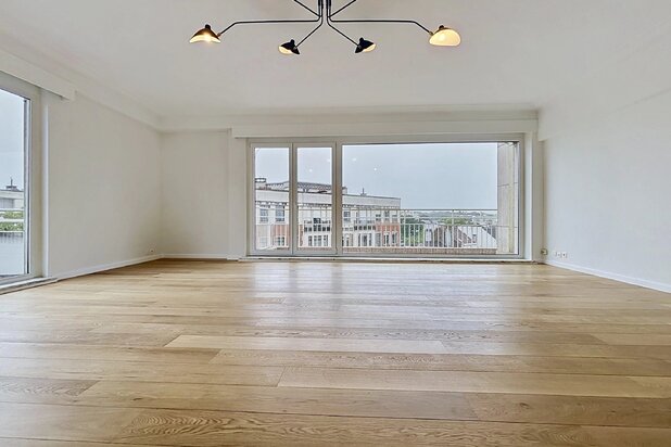 Ixelles- Penthouse de +-152m2 3 chambres- terrasse-Parking