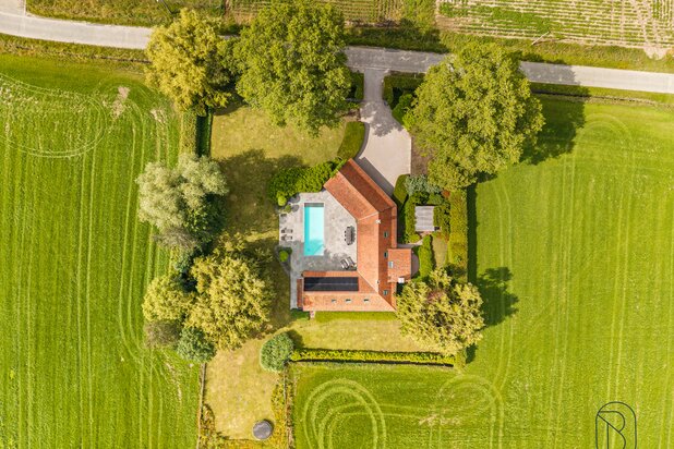 Charmante hoeve met zwembad en praktijkruimte in Kruishoutem