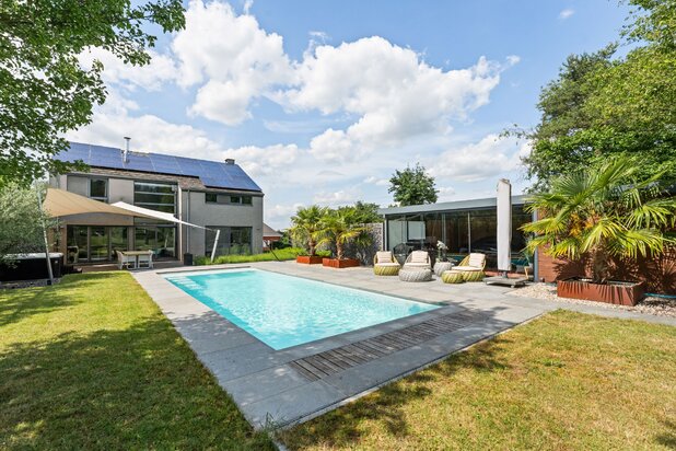 Exclusieve villa met zwembad, jacuzzi, sauna en uitzonderlijke tuin op een perceel van 2846m²