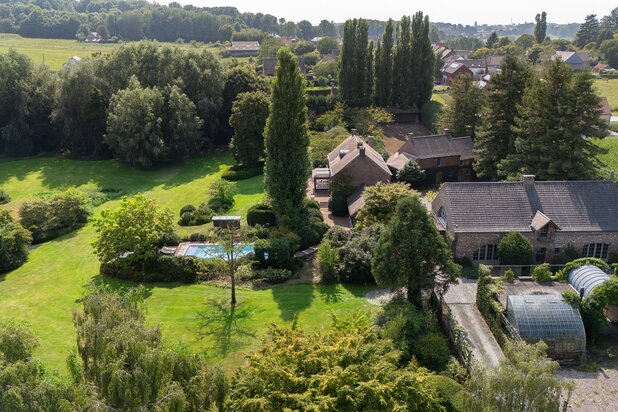 Silly - Landgoed met bijgebouwen en park van 5 ha