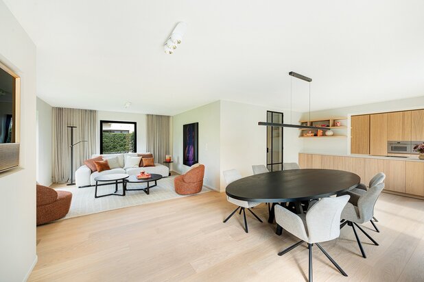 Prachtig gerenoveerde villa, rustig gelegen in een residentiële omgeving aan de rand van Knokke.