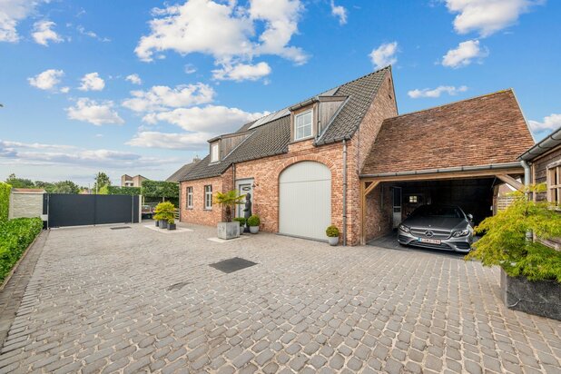 EXCLUSIEVE VILLA MET HOOGWAARDIGE AFWERKING IN RUSTIGE WOONOMGEVING