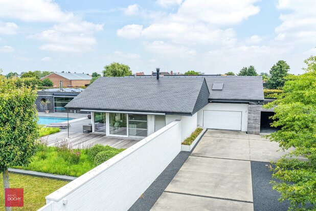 Discreet gelegen hedendaagse villa met alle modern comfort op 2.194m²