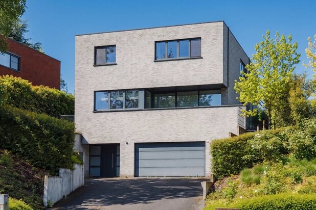 Villa contemporaine sur 17 ares