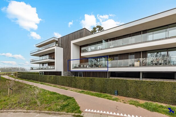 Stylish apartment with water view and indoor swimming pool