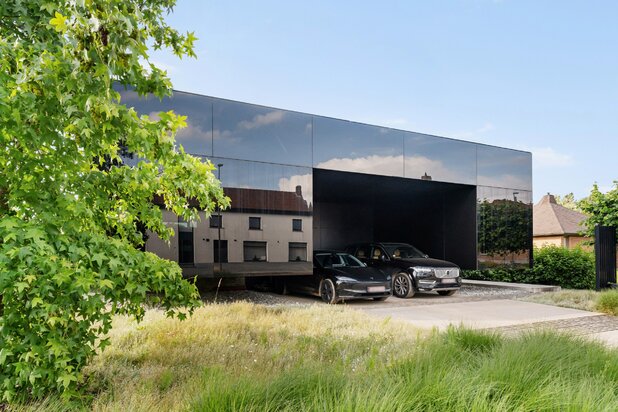 Exclusieve architecturale nieuwbouw met infinity pool en poolhouse