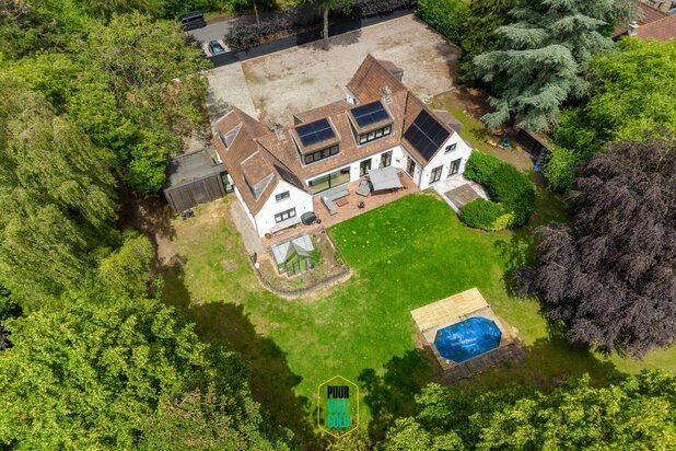 Knap gerenoveerde villa in uitgestrekte tuin