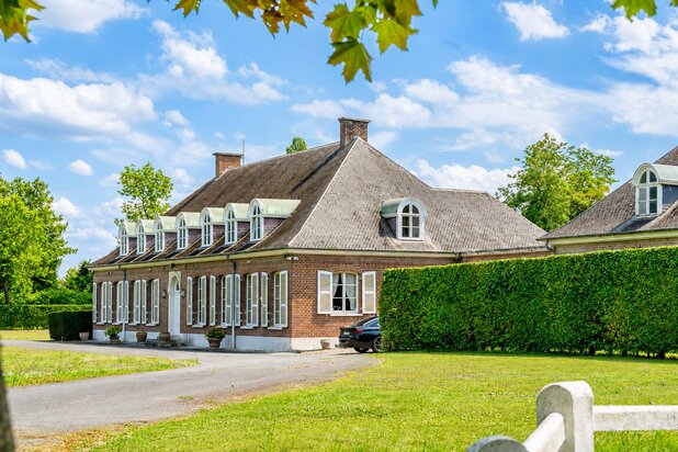 Mons - Uitzonderlijk eigendom op bijna 2 hectare.