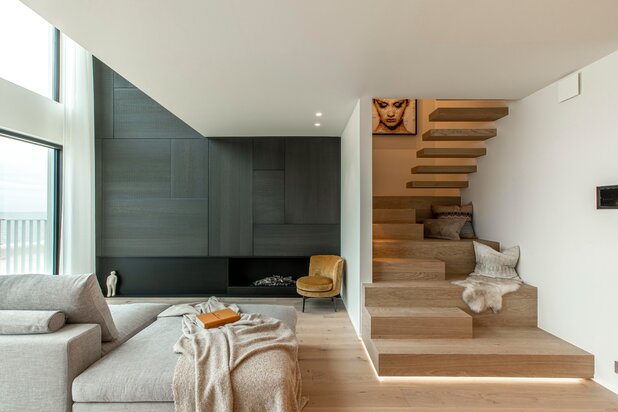 Appartement en mezzanine luxueusement fini avec vue frontale sur la mer à Duinbergen