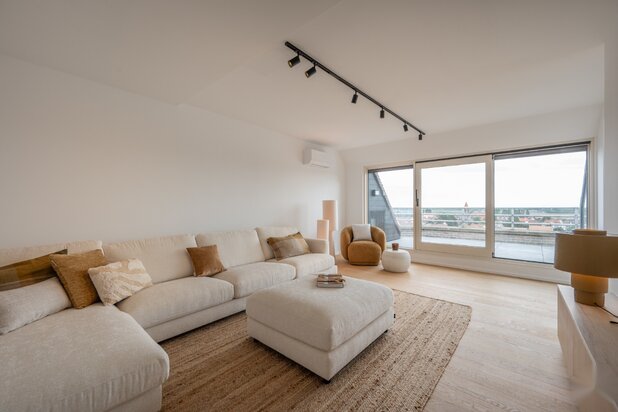 Spacious and bright duplex apartment near the beach of Duinbergen