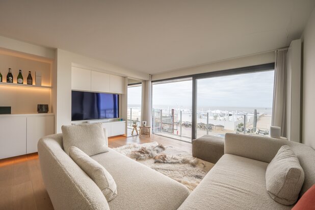 Luxurious and bright apartment with unobstructed ocean views in Duinbergen