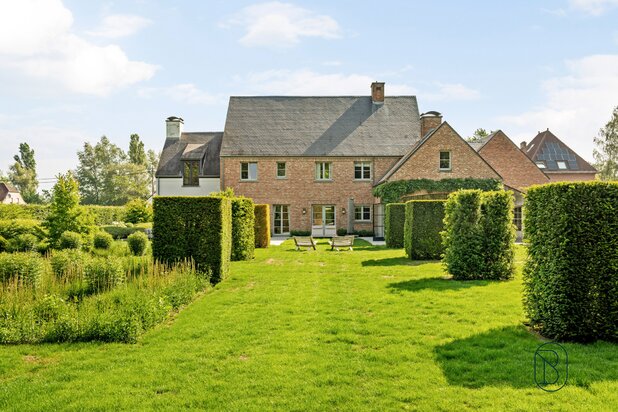 Prachtige klassevilla met mooi aangelegde tuin 