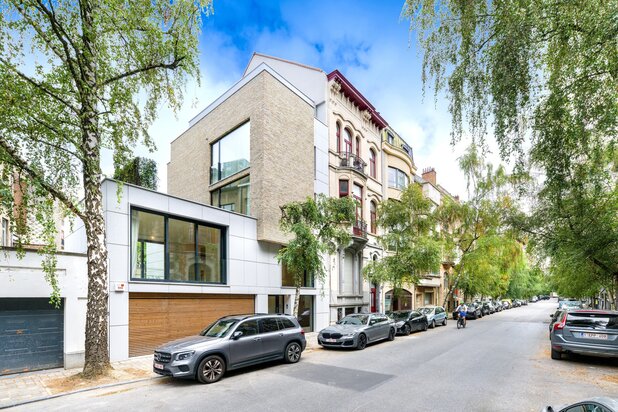 Une maison-appartement contemporaine quartier Brugmann