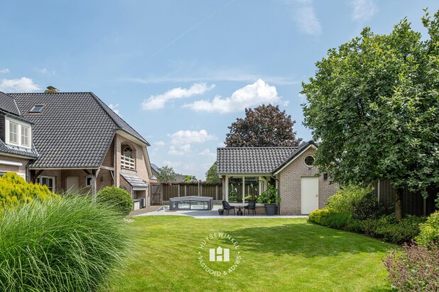 Charmante veelzijdige villa op gegeerde locatie in het residentiele Lobos
