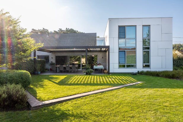 Belle maison avec espace de travail sur terrain de 1.164 m²