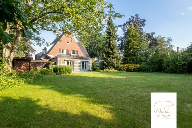 Statige villa met ruime tuin (bouwgrond) te Melle-Merelbeke
