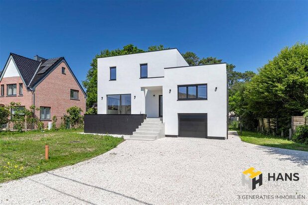 Kwalitatief gerenoveerde villa(380 m²) in Bonheiden