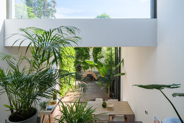 Opportuniteit - omgeving Visserij. Instapklare en unieke burgerwoning met split-levels, 3slpk’s + bureauruimte en aangename stadstuin op een zeer gegeerde locatie te Gent.