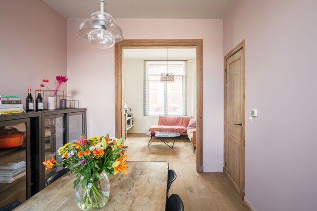 Karaktervolle burgerwoning met 4 slaapkamers en aangename stadstuin op een boogscheut van het stadscentrum.