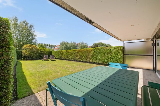 Appartement jardin magnifique dans un environnement très calme à proximité immédiate du tennis, du Zwin et à quelques pas de la digue piétonne