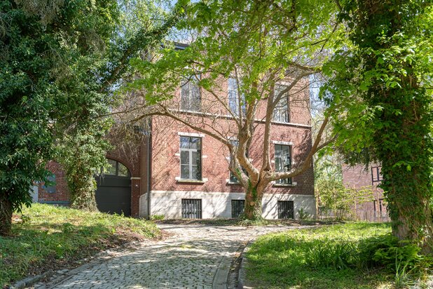 Maison de maître rénovée avec dépendance