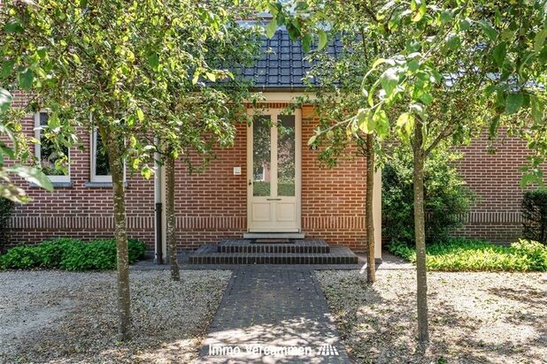 Elegante herenwoning met 4 slaapkamers, ruime zolder en zonnige tuin in Koningshooikt