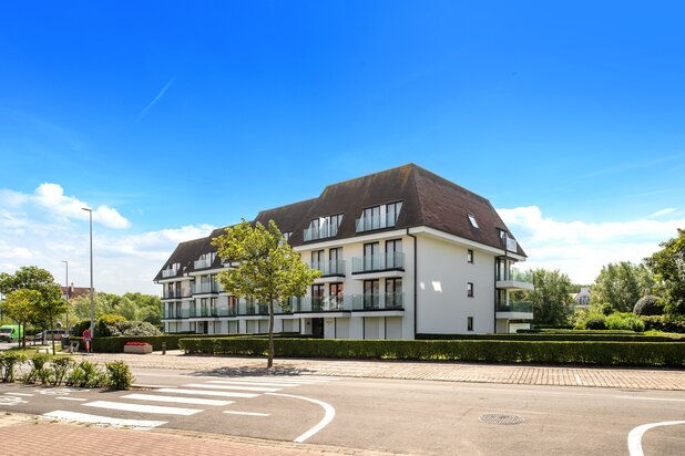 Prachtig gerenoveerd appartement met zuidgericht terras en open zicht.