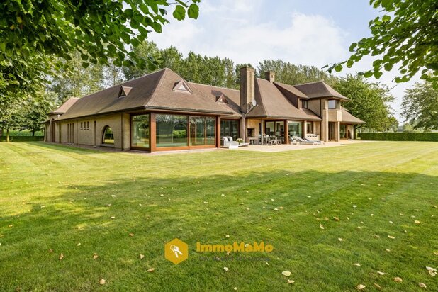 UNIEKE VILLA MET WEILAND EN PAARDENSTALLEN OP EEN TOPLOCATIE TE KOOP IN MENDONK (GENT)