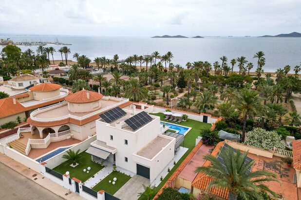 Premium villa te koop op eerste lijn aan zee aan de Costa Calida - Spanje