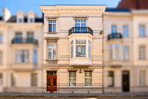 Architectenwoning met binnentuin,dakterras en garage te Gent