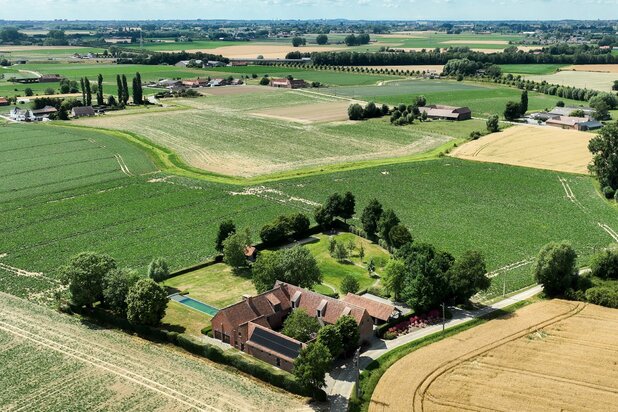 Vierkantshoeve van meer dan 600m² bew. met Top Afwerking !
