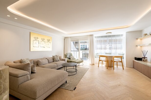 Stylish 3-bedroom apartment with a side view