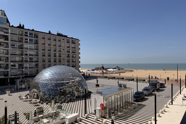 Luxuriously renovated flat with a sunny terrace and SEA VIEW, located on the fully renovated, fashionable Albertplein