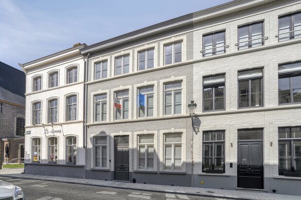 Prachtige burgerwoning naast de Sint-Annakerk