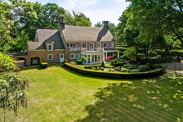 Architecturale Laporta-villa met 5 slpks, 3 badks op 5.233m²
