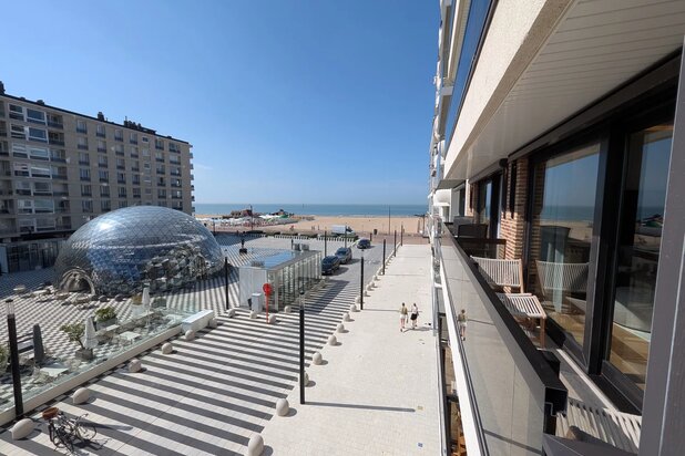 Exclusively finished and ready-to-move-in 2 bedroom apartment with sea view and sunny terrace at Albertplein.