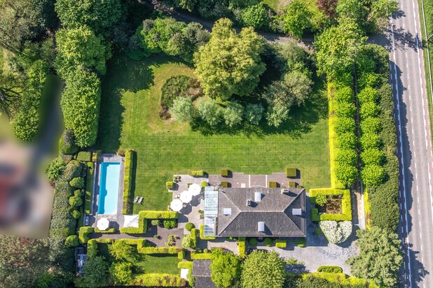 Statige luxevilla op royaal perceel van 3.877 m² met zwembad