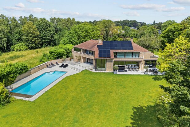 Villa exclusive rénovée avec piscine et finitions de haut niveau