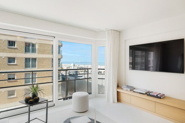 Prachtig zonnig gerenoveerd appartement met zeezicht.