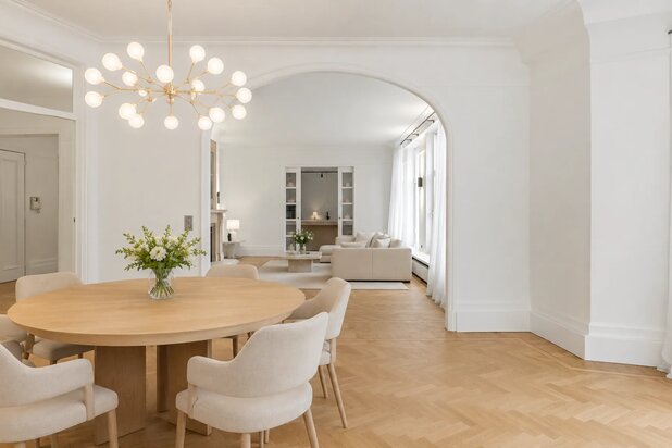 Luxueus gerenoveerd 2 slpk appartement in Art Deco-gebouw