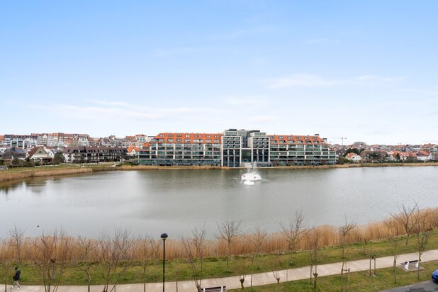 Appartement magnifiquement rénové avec vue sur le lac Zegemeer