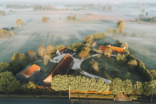 Exclusieve hoeve met hoogwaardige bijgebouwen