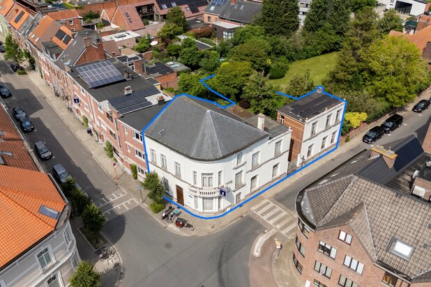 Prachtige directeurswoning met bijgebouw en eigen parking in centrum Turnhout